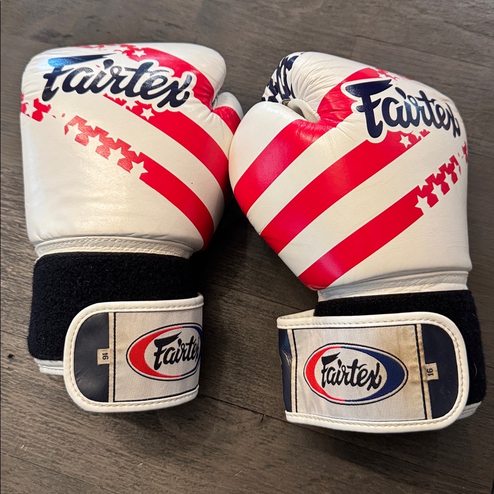 Fairtex Women's White & Red USA Flag Training Gloves - Picture 2 of 3